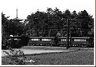 尼ヶ辻～西ノ京間を走る モ200(210−207−204)　1960(昭和35)年5月。