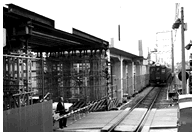 高架化工事中の川西駅付近、1981(昭和56)年4月